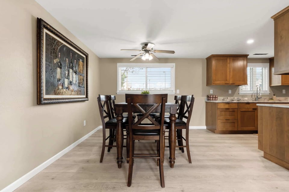 Dining Room for 6 people.