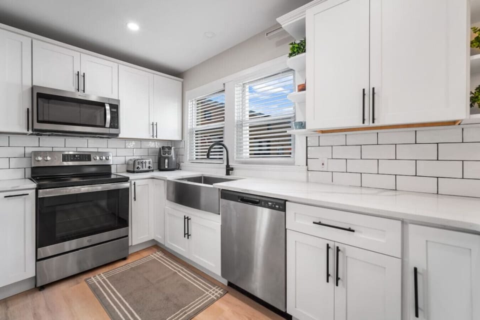 Beautiful Fully Equipped Kitchen