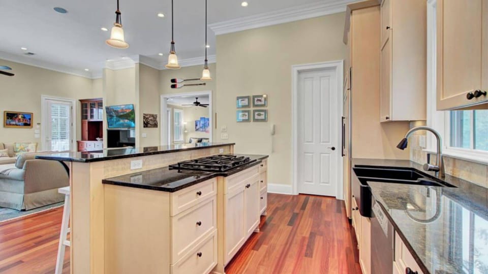 House (6 Bedrooms) | Interior