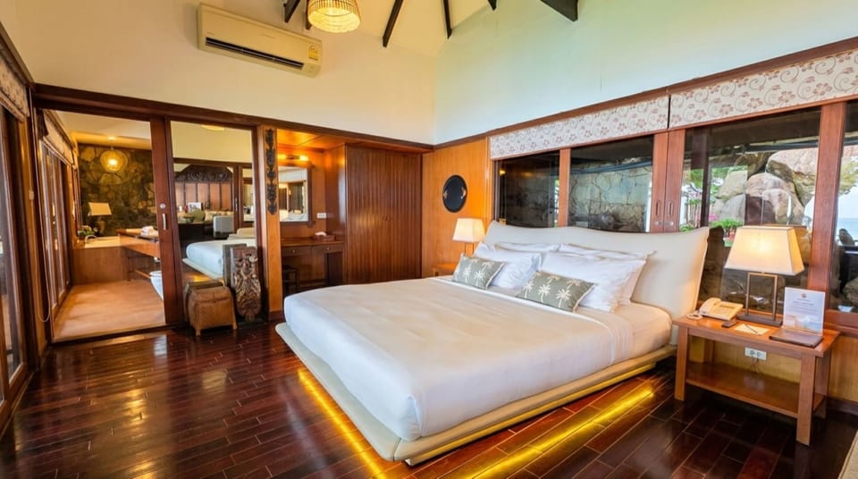 Beachfront Suite | Minibar, in-room safe, desk, iron/ironing board