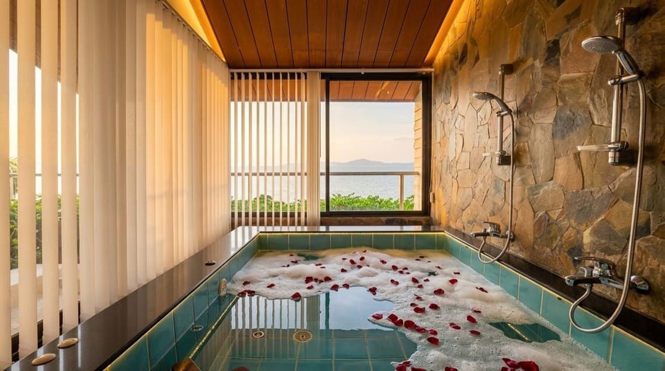 Ocean View Suite 2 Bedroom | Bathroom | Shower, rainfall showerhead, free toiletries, hair dryer