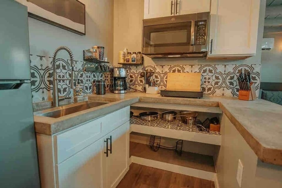 A perfectly equipped kitchen with cleaning supplies, spices, oil, utensils, silverware, pots & pans, dishes, glasses, local NM Piñon coffee, coffeemaker, assorted teas, and even to-go cups for taking your hot beverage to explore the city!