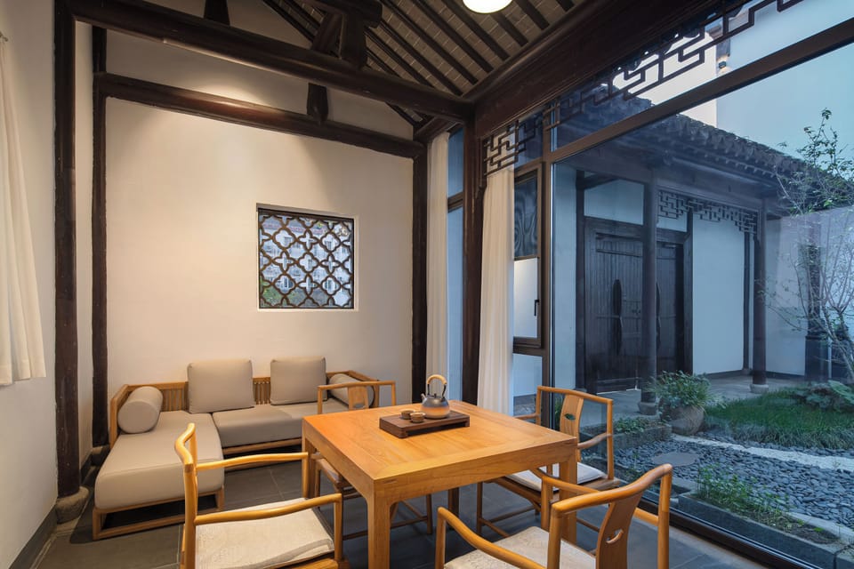 Superior Single Room | Dining