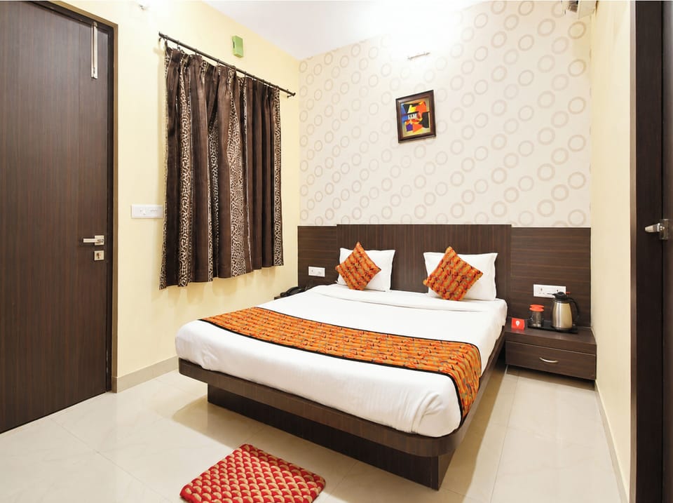 Superior Double Room, Air conditioning | Hypo-allergenic bedding, desk, soundproofing, free WiFi