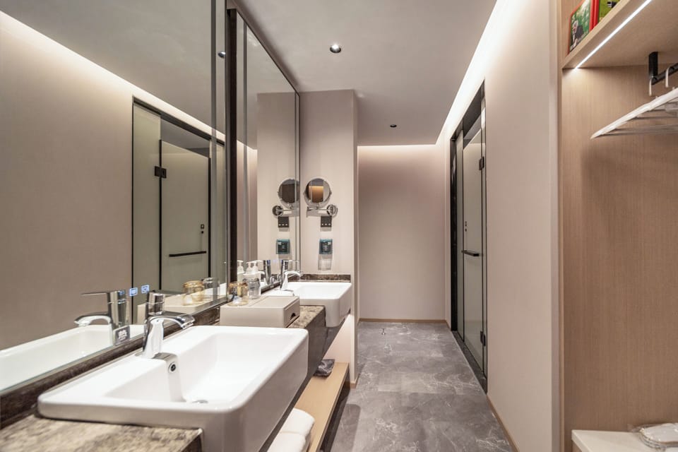 Shower, free toiletries, hair dryer, towels