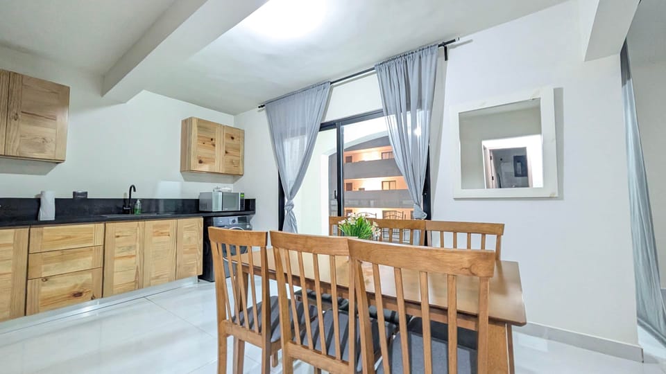 Cana Life Breeze | Los Corales Residences B5 Dinning Area