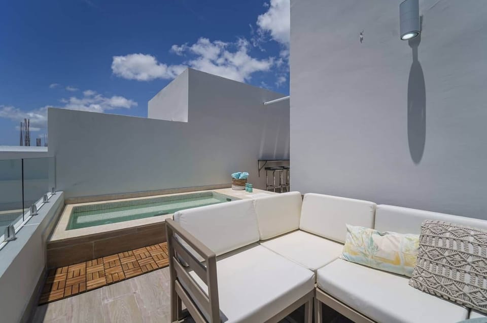 Cana Life Luxury Sky Palace – Private Rooftop Picuzzi Penthouse w Ocean Views (3)