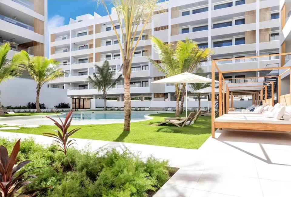 Gardenia Resort Beach Pool (1)
