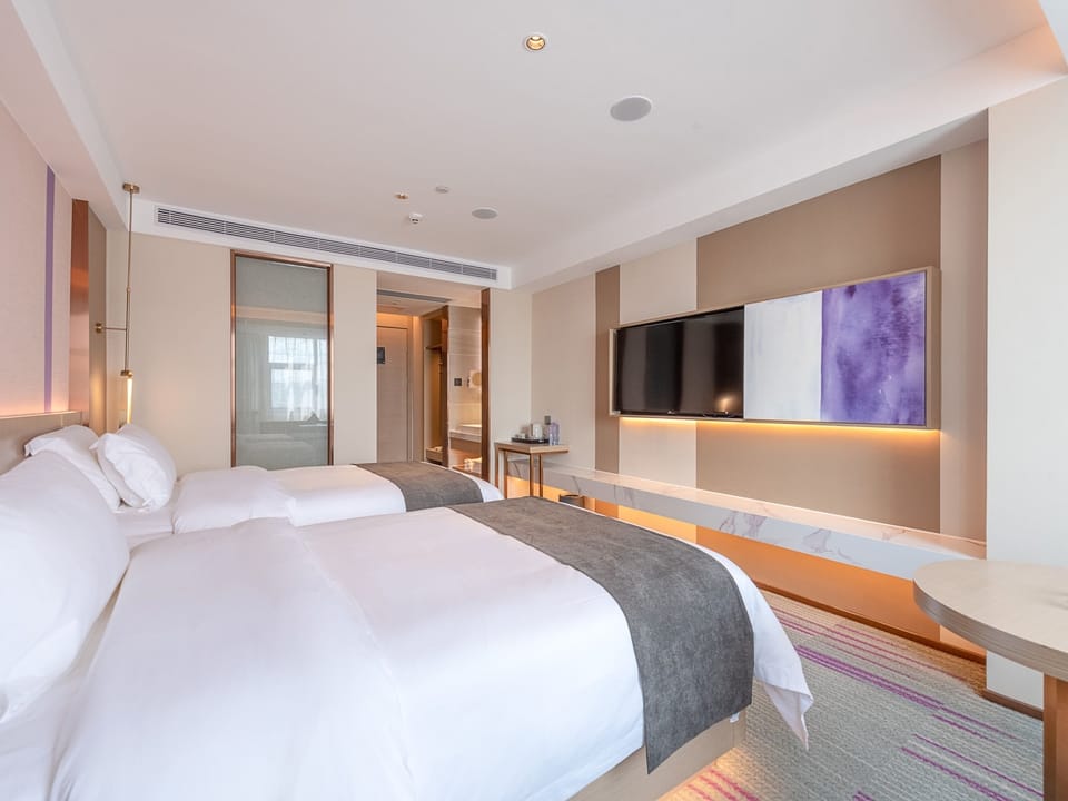 Superior Twin Room, City View | Premium bedding, desk, laptop workspace, blackout drapes