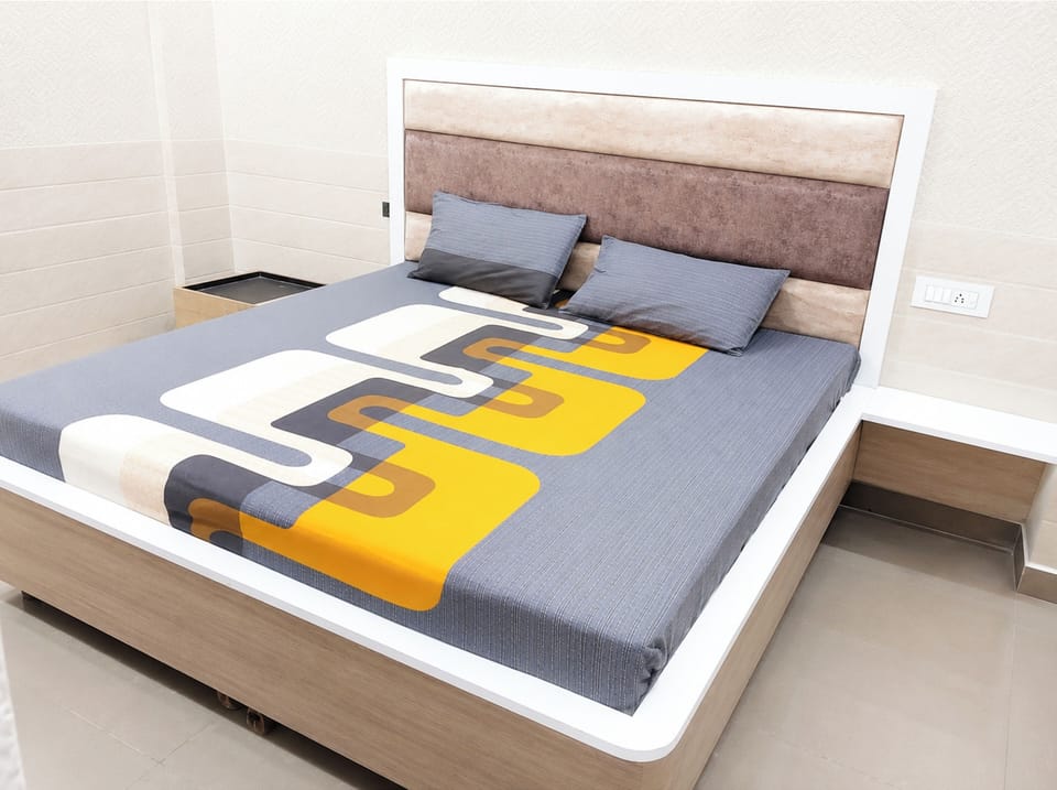 Deluxe Double Room, Air conditioning | Hypo-allergenic bedding, desk, soundproofing, free WiFi