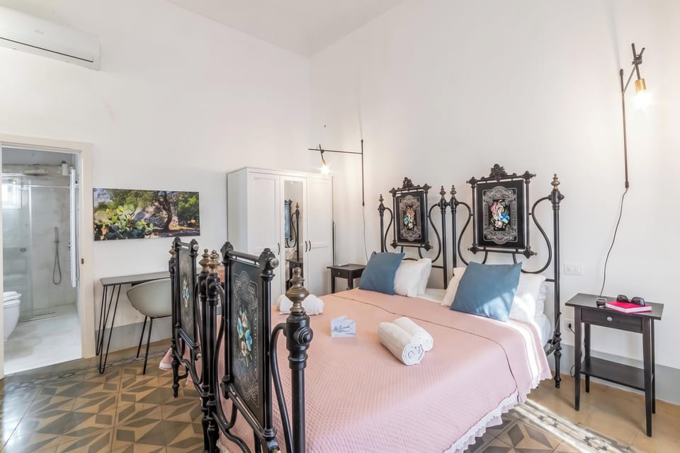 Standard Apartment, 1 Bedroom, Balcony (Casa Tafuri In The Historic Center) | 1 bedroom