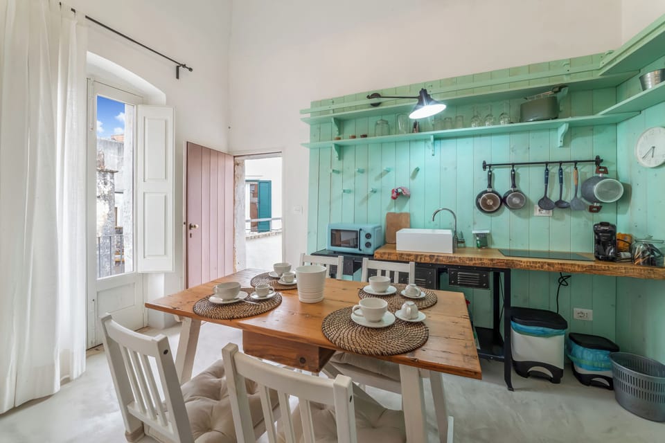 Standard Apartment, 1 Bedroom, Balcony (Casa Tafuri In The Historic Center) | Dining