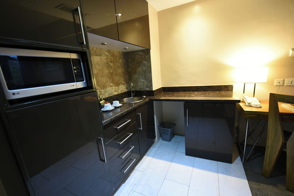 Fridge, microwave, coffee/tea maker, electric kettle