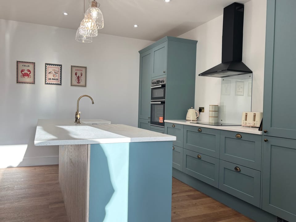 kitchen fully equipped