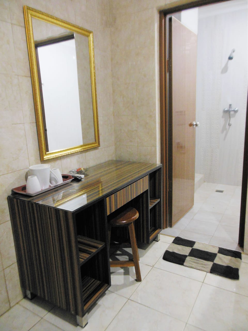 Standard Room | Bathroom | Shower, free toiletries, hair dryer, towels