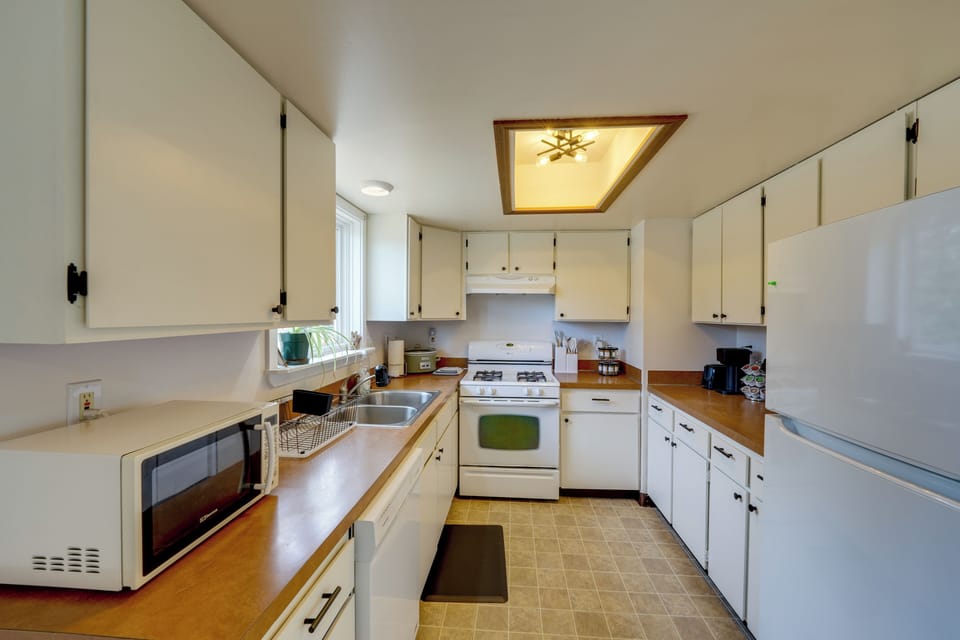 Well-Equipped Kitchen | Keurig Coffee Maker | Cooking Basics
