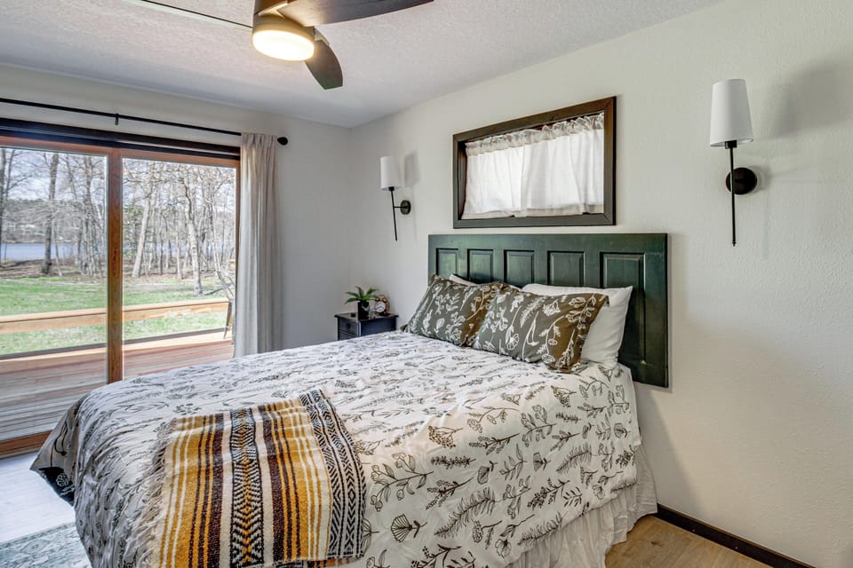 Bedroom 1 | Queen Bed