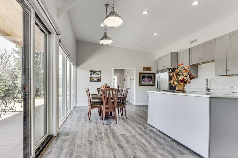Dining Area & Kitchen