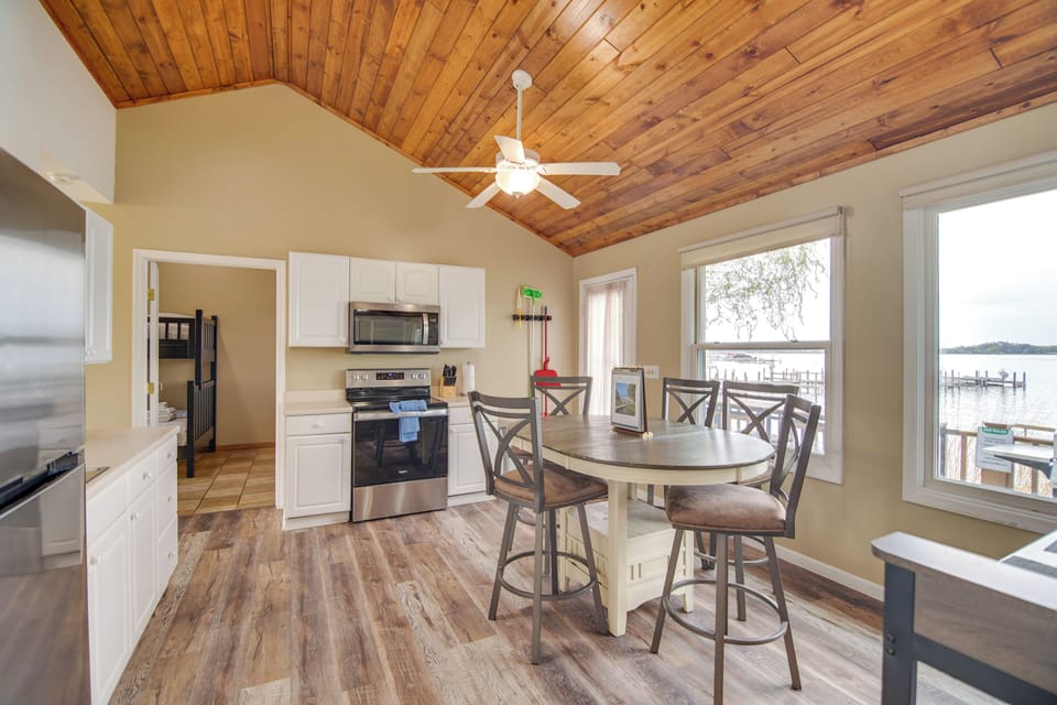 Kitchen | Dining Area