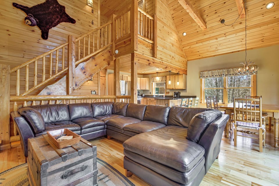 Living Room | Smart TV | Gas Fireplace