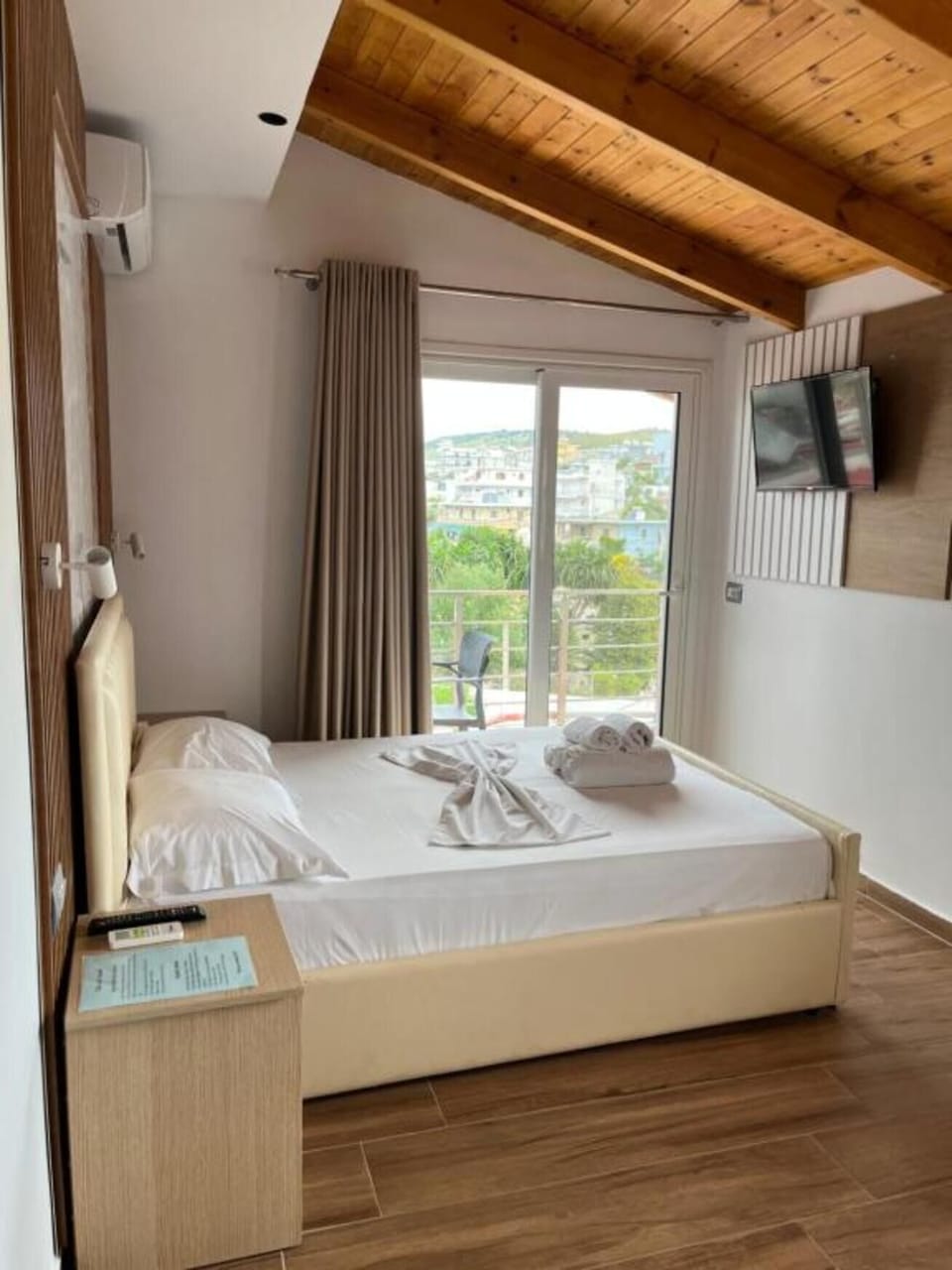 Free WiFi, bed sheets
