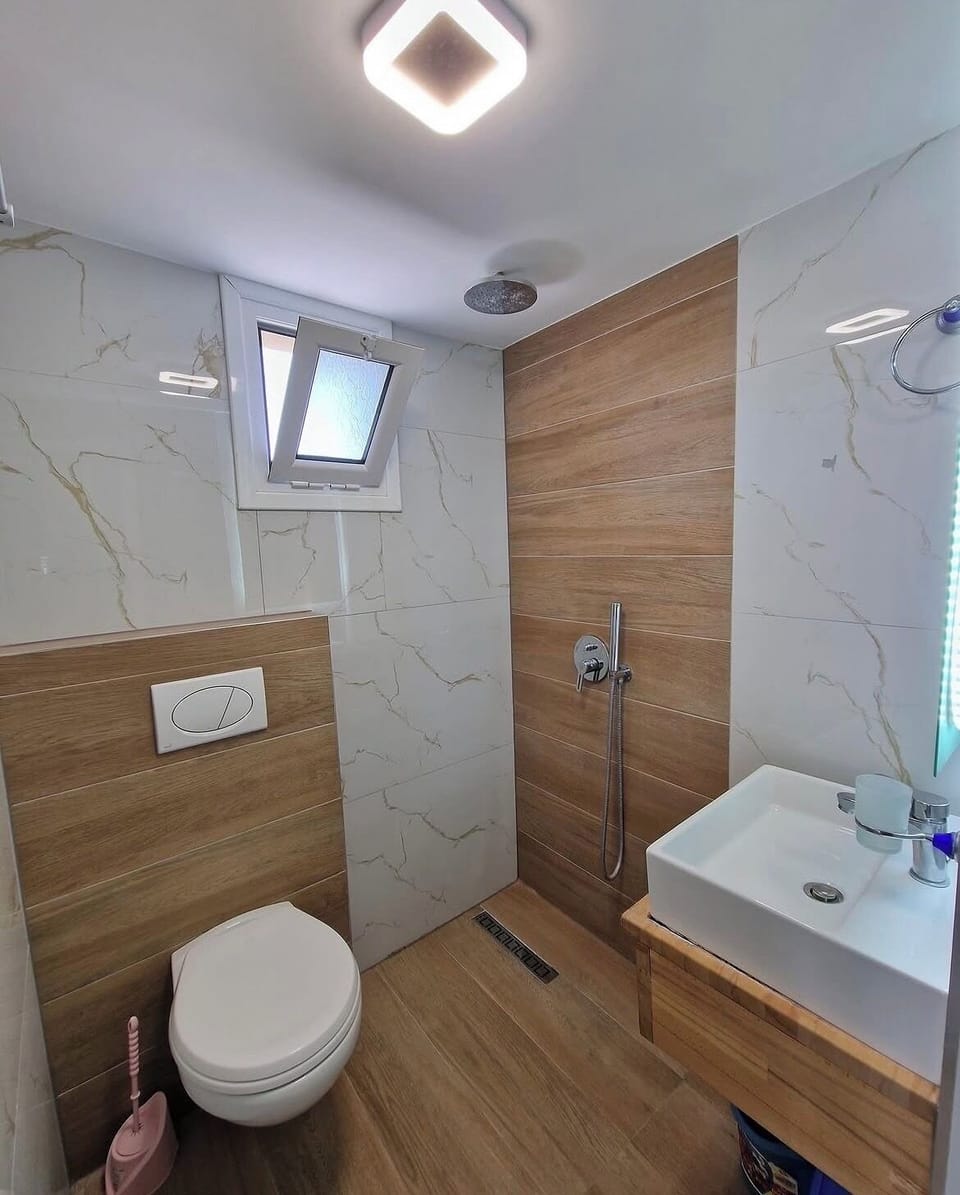 Deluxe Triple Room, Balcony, Lake View | Bathroom | Shower, free toiletries, hair dryer, towels