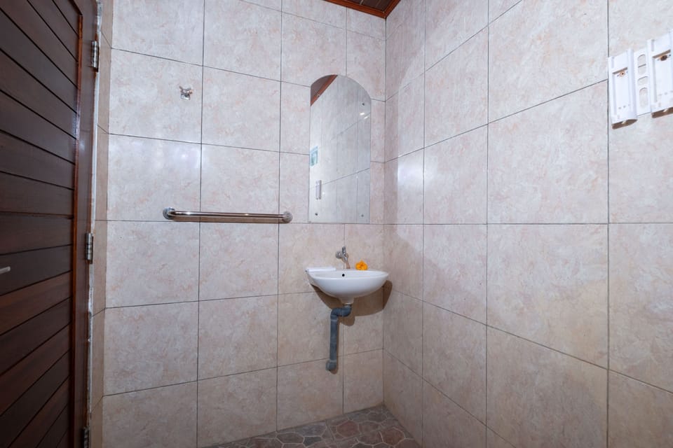 Villa, Balcony, Garden View | Bathroom | Towels, soap, shampoo, toilet paper