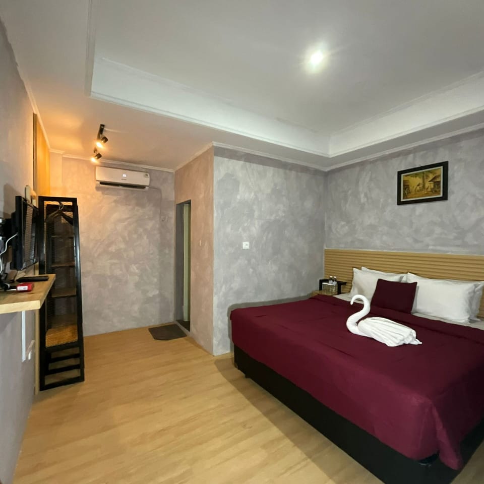Standard Double or Twin Room | Desk, WiFi (free), bed sheets