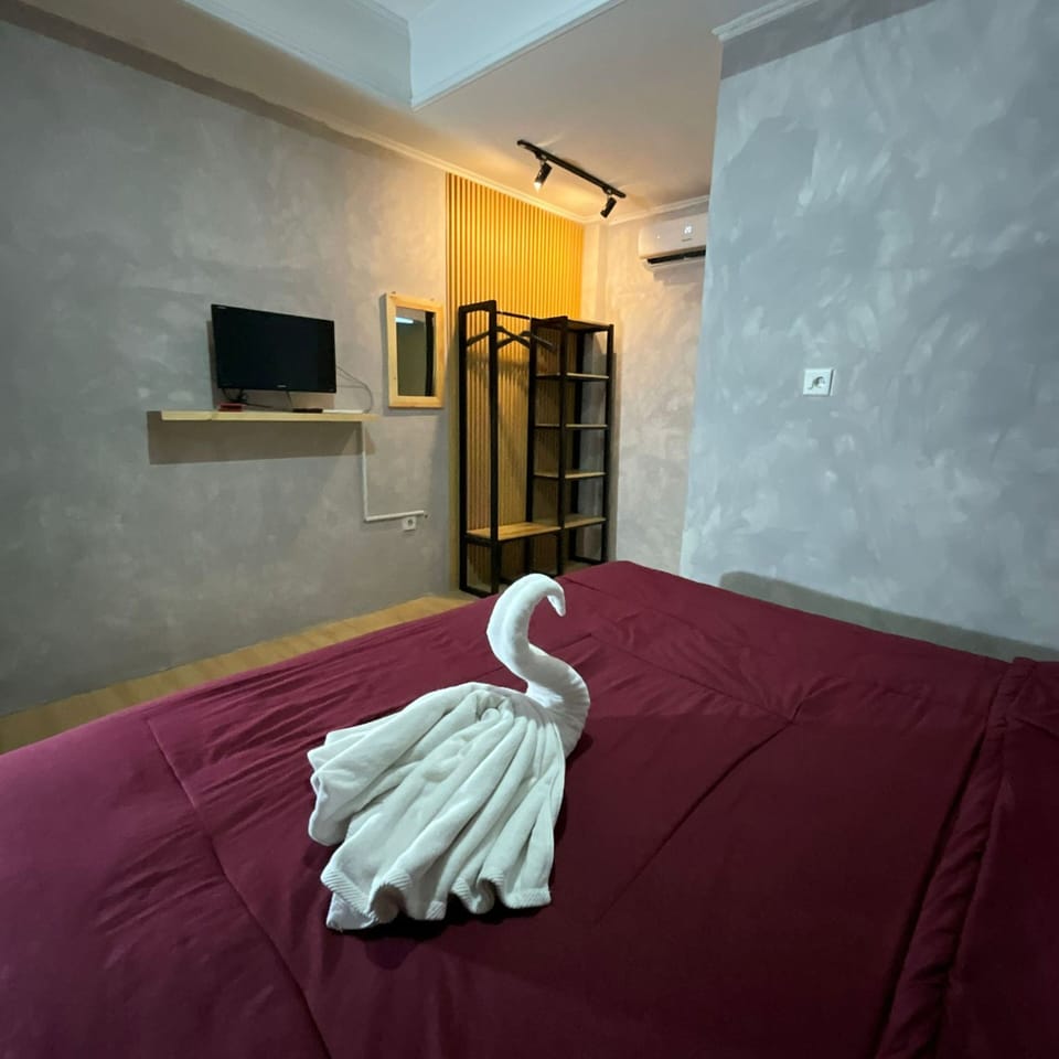 Standard Double or Twin Room | Desk, WiFi (free), bed sheets