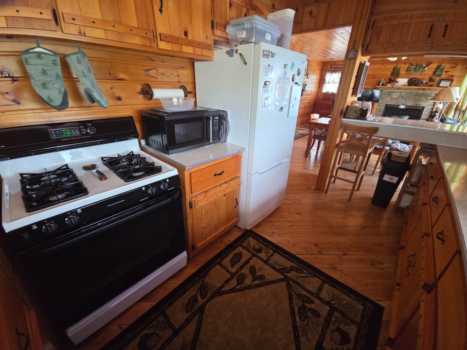 The kitchen includes full-sized range/oven, refrigerator/freezer and microwave oven