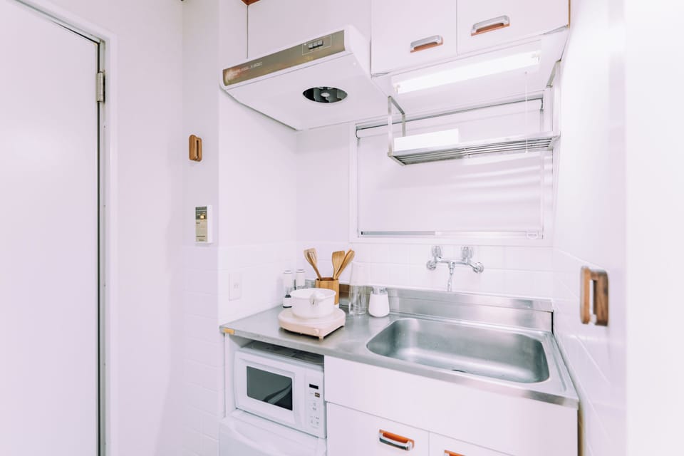 Apartment, Balcony | Private kitchen | Mini-fridge, microwave, stovetop, cookware/dishes/utensils