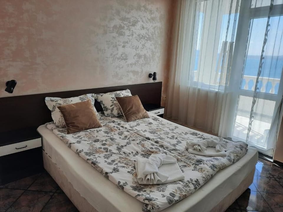 Suite, Balcony, Sea View | In-room safe, desk, free WiFi