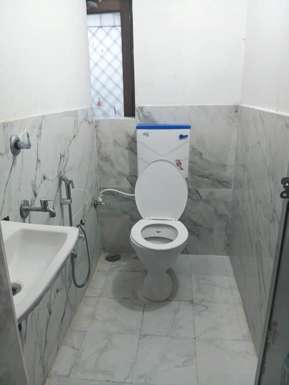 Deluxe Double Room, City View | Bathroom | Shower, free toiletries, towels