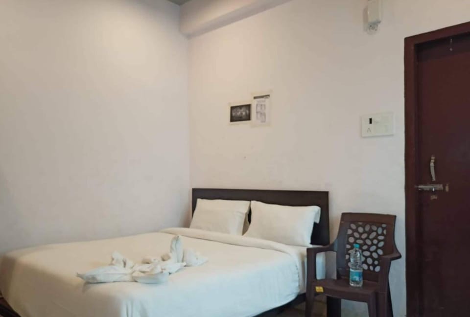 Double Room, City View | Desk, free WiFi