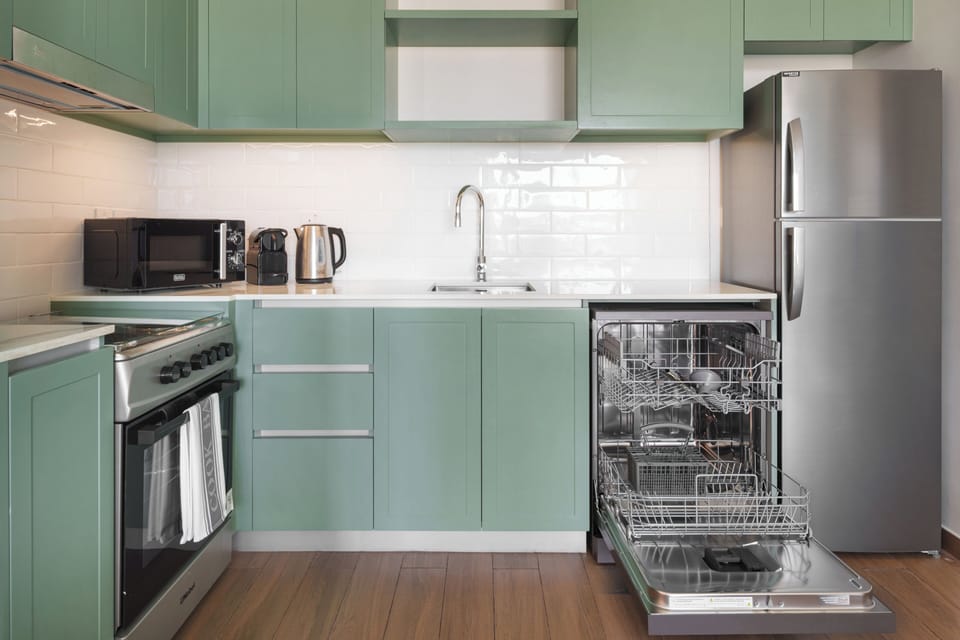 Standard Room, Balcony, City View | Private kitchen