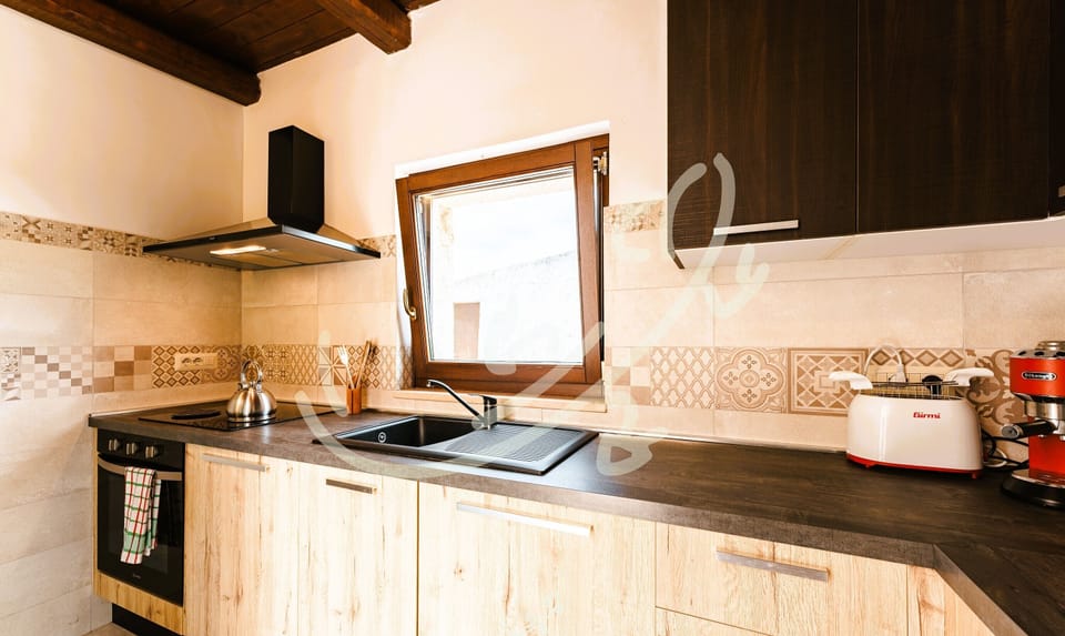 House (4 Bedrooms) | Private kitchen | Microwave, oven, espresso maker, electric kettle