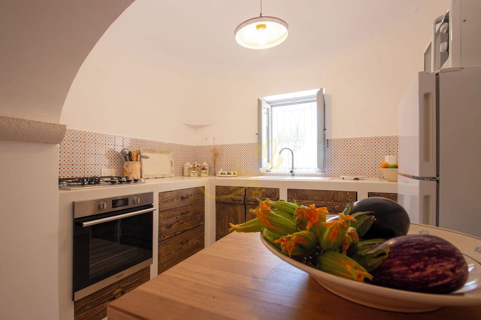 House (2 Bedrooms) | Private kitchen | Microwave, oven, espresso maker, electric kettle