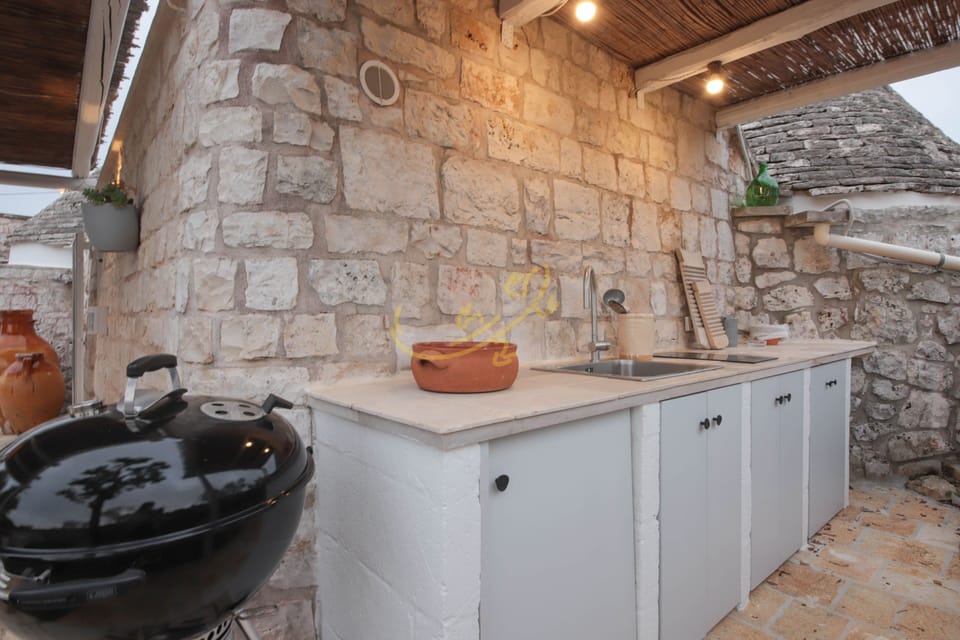 House (4 Bedrooms) | Private kitchen | Microwave, oven, stovetop, dishwasher