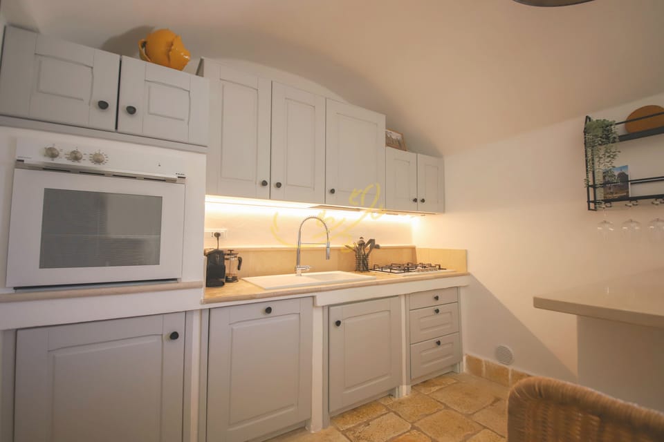 House (4 Bedrooms) | Private kitchen | Microwave, oven, stovetop, dishwasher