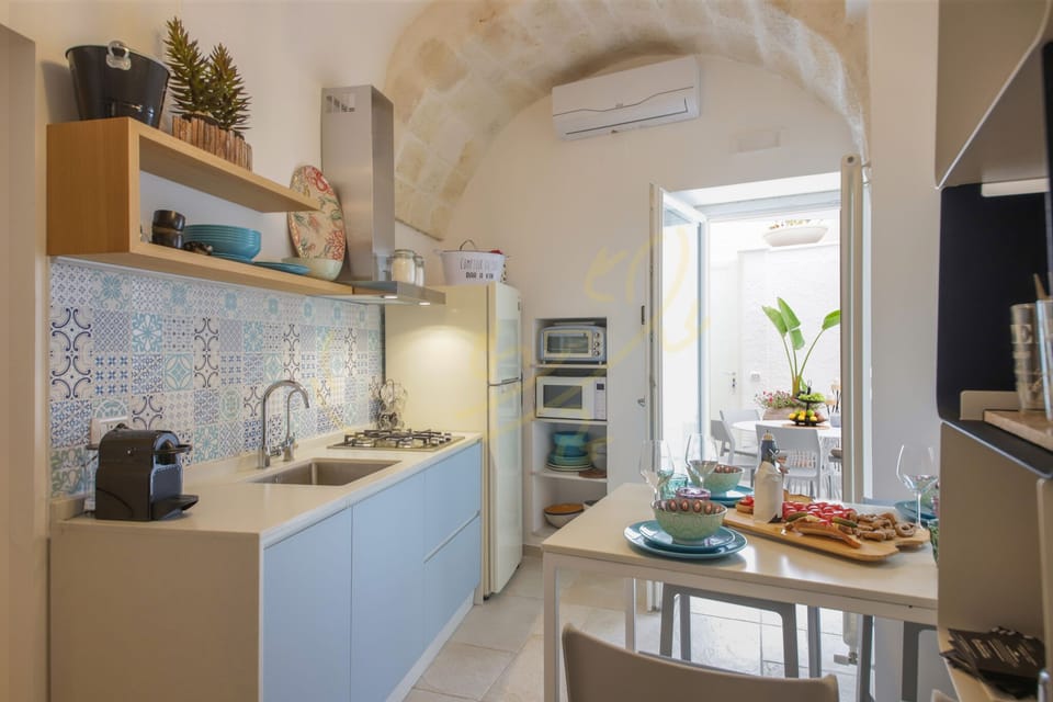 Apartment (2 Bedrooms) | Private kitchen | Microwave, oven, stovetop, dishwasher