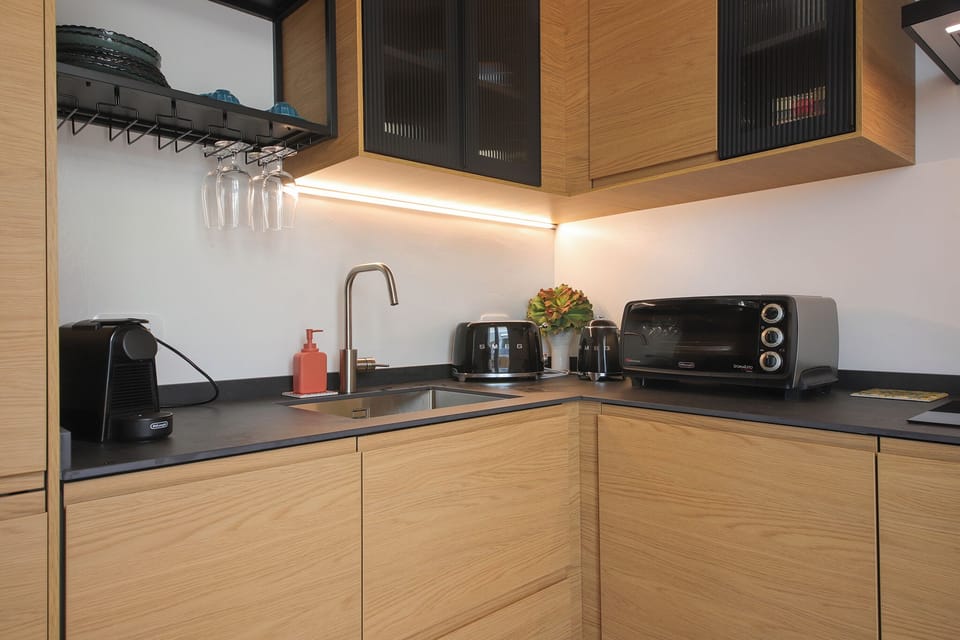 Apartment (2 Bedrooms) | Private kitchen | Microwave, stovetop, dishwasher, espresso maker