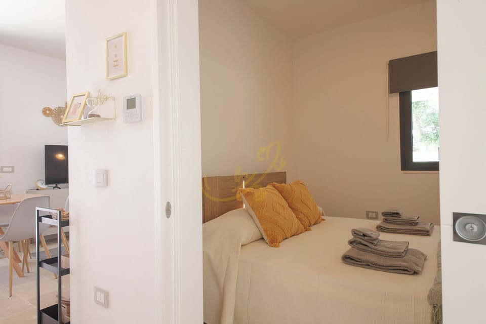 House (2 Bedrooms) | 2 bedrooms, iron/ironing board, cribs/infant beds, bed sheets