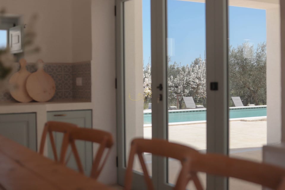 Villa (4 Bedrooms) | Dining room