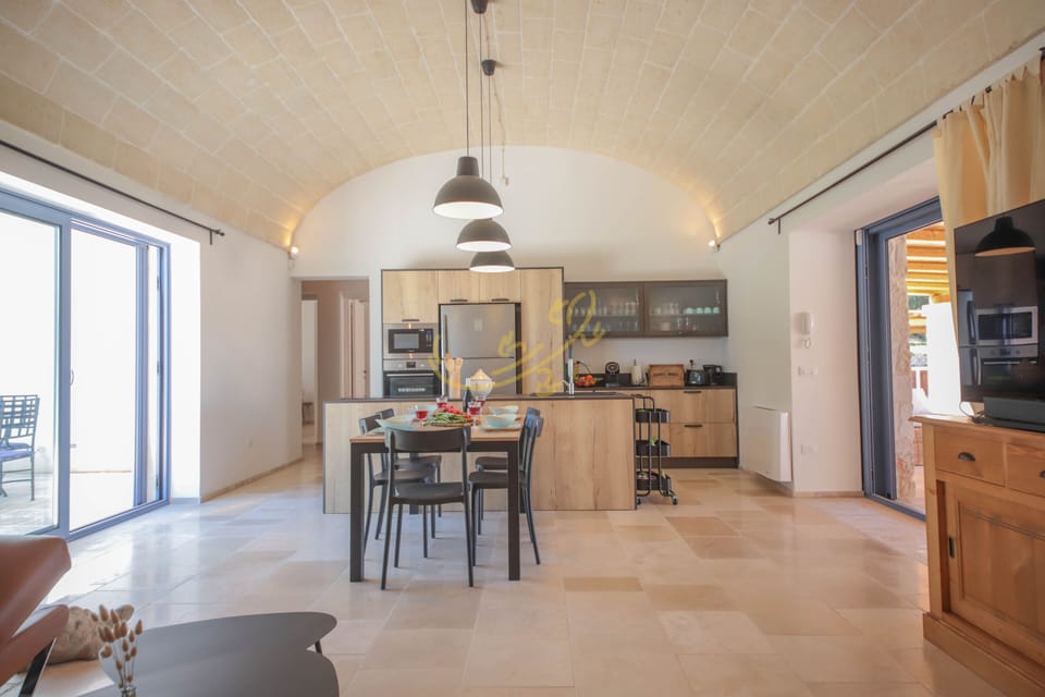 Villa (4 Bedrooms) | Living area
