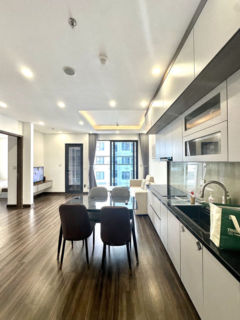 Luxury Apartment, Balcony, City View | Private kitchen