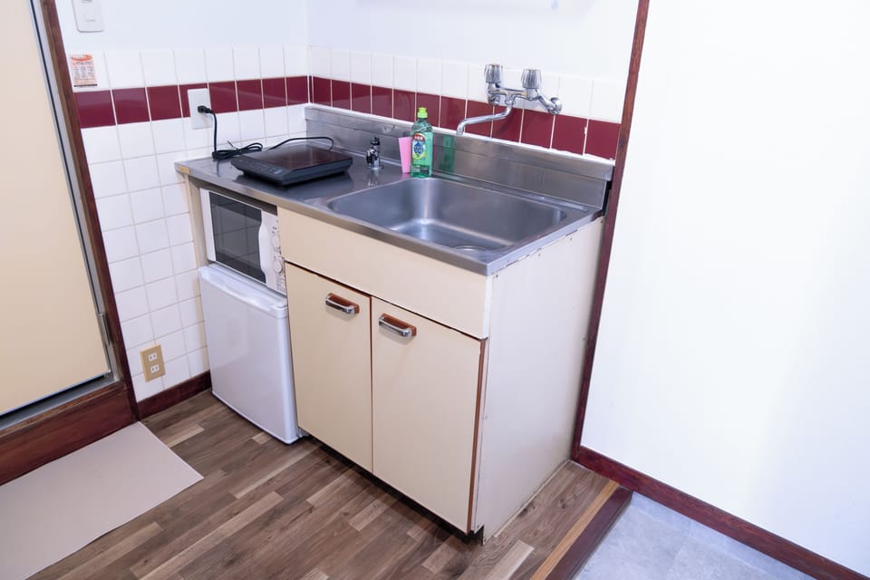 Apartment, Non Smoking | Private kitchen | Mini-fridge, microwave, stovetop, cookware/dishes/utensils