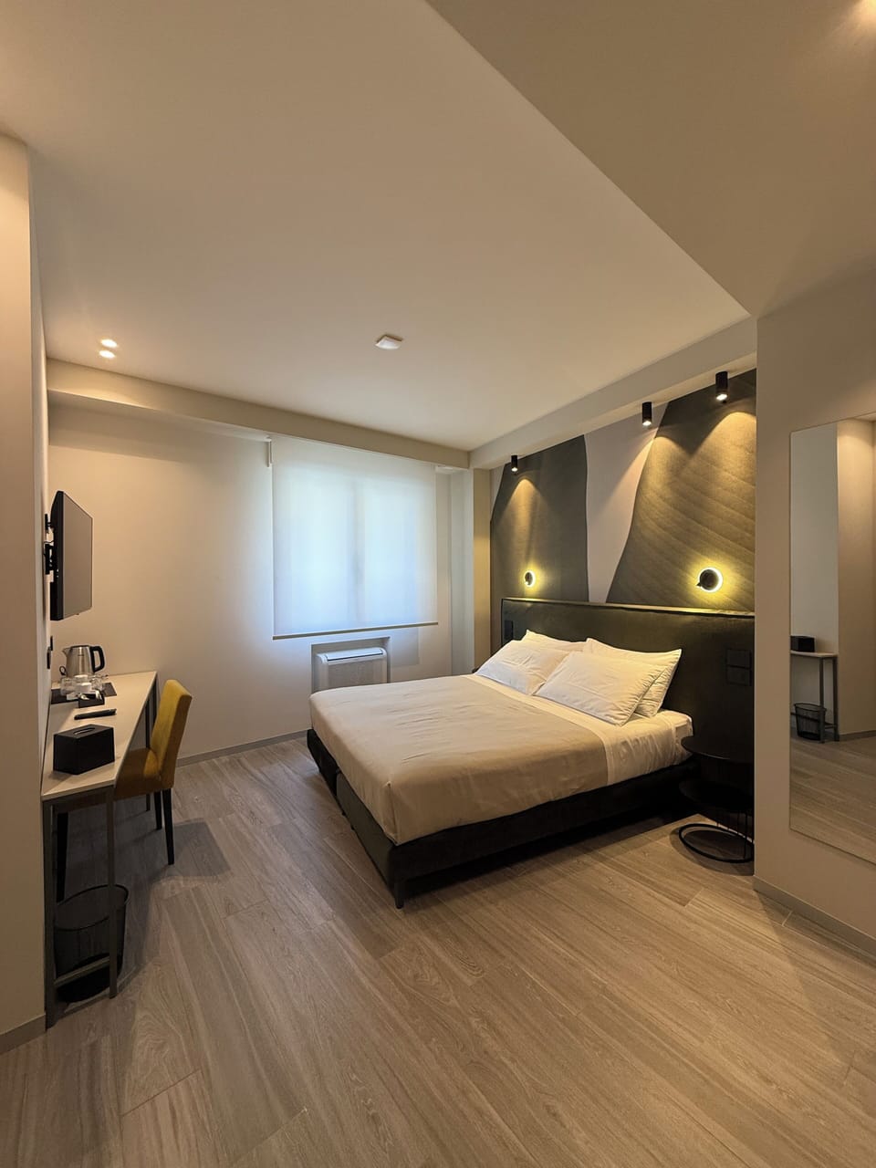 Double or Twin Room | Minibar, in-room safe, desk, laptop workspace