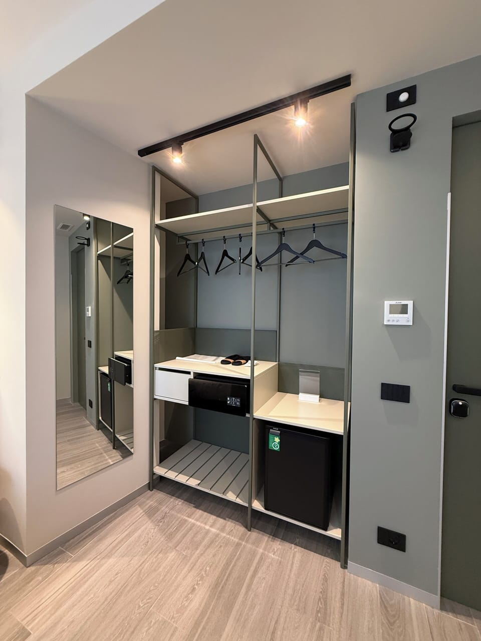 Double or Twin Room | Minibar, in-room safe, desk, laptop workspace