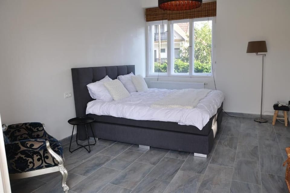 In-room safe, free WiFi, wheelchair access