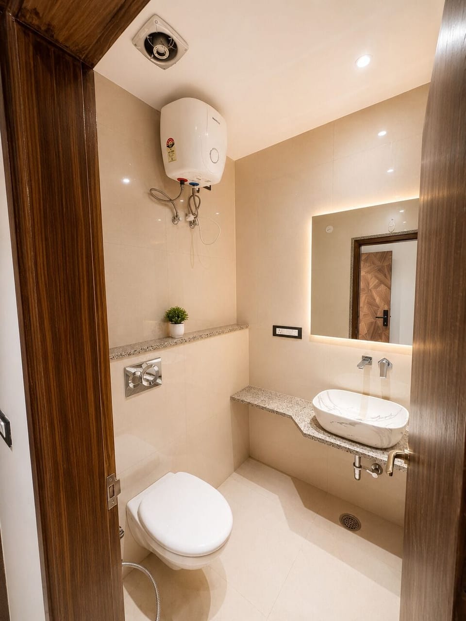 Premium Room | Bathroom | Shower, free toiletries, hair dryer, slippers